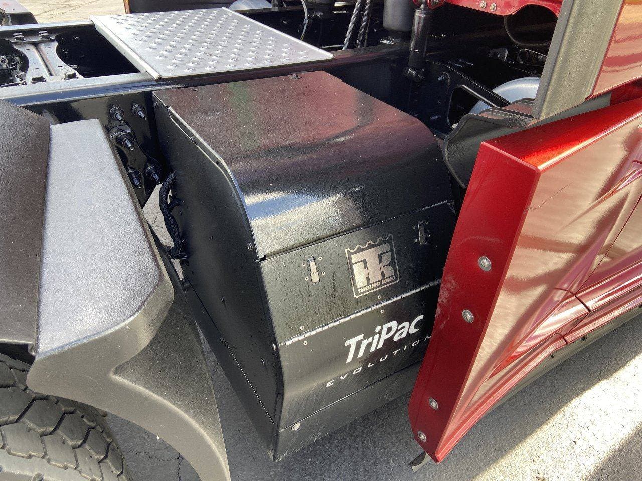 2020 FREIGHTLINER Cascadia CA126 Tandem Axle Sleeper image 9