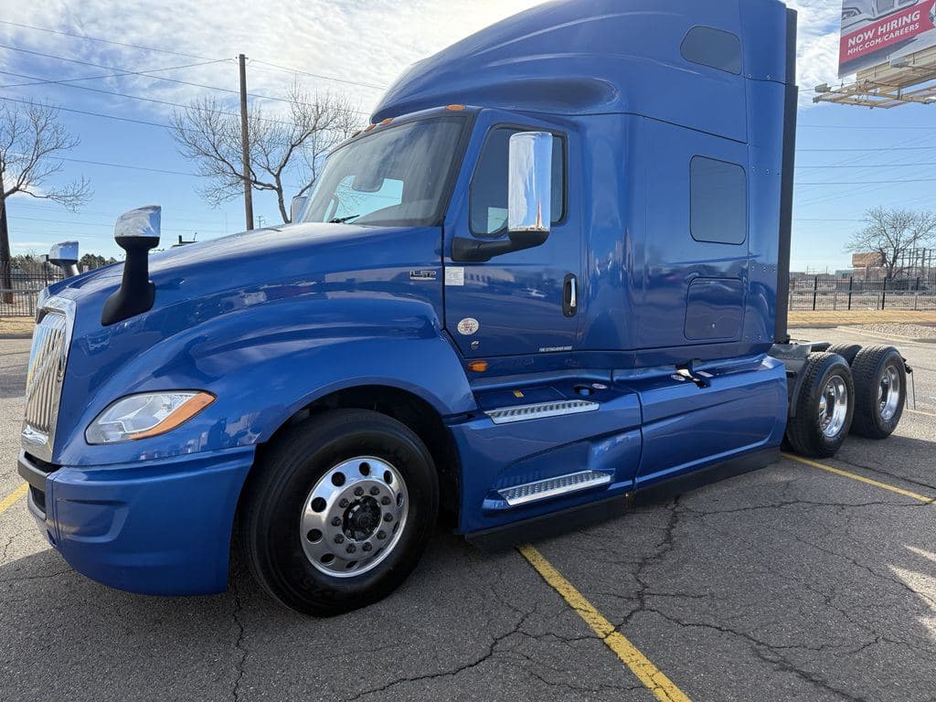 Used 2021 INTERNATIONAL LT625 image 3
