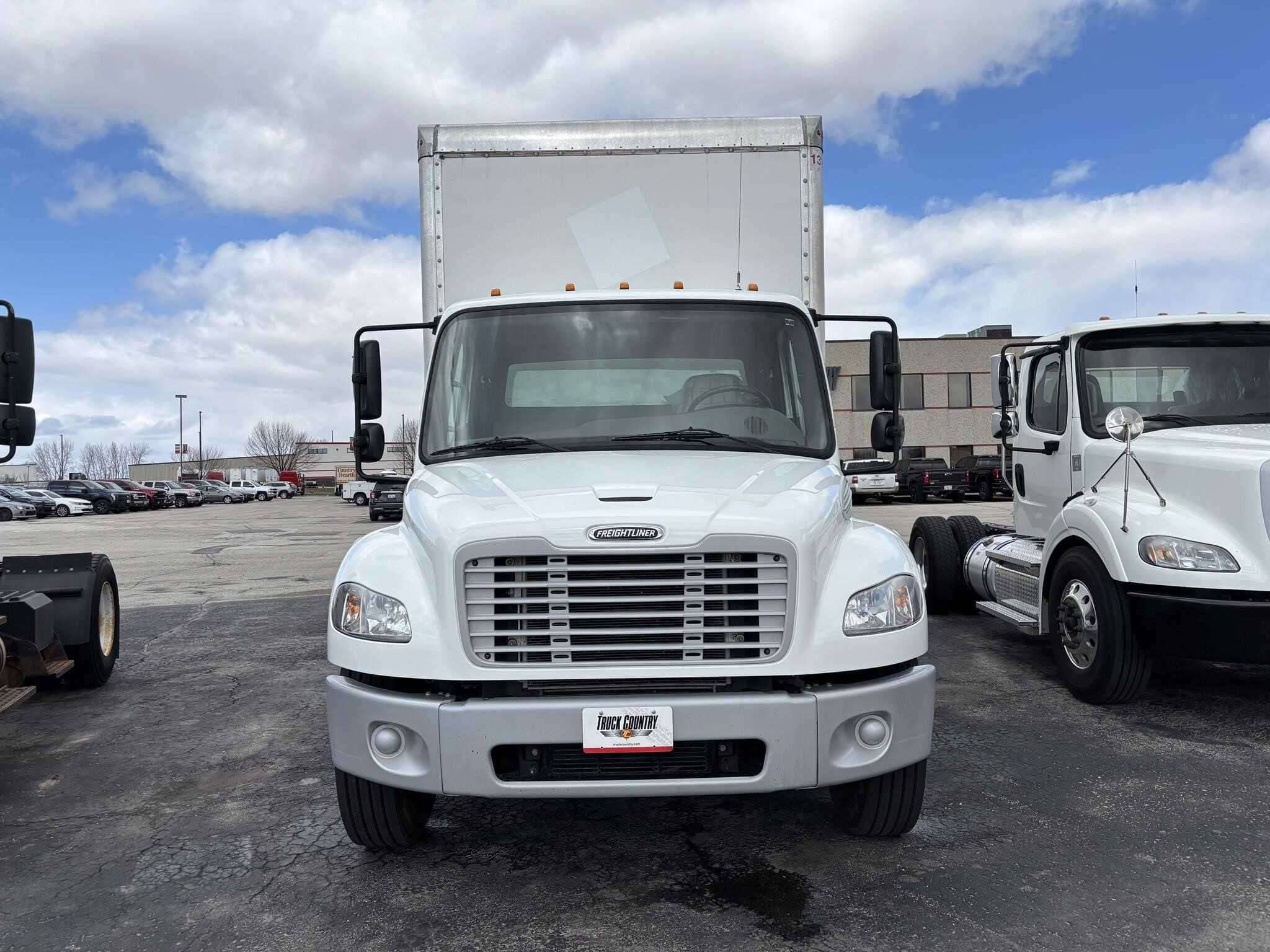 2023 Freightliner M2 image 5