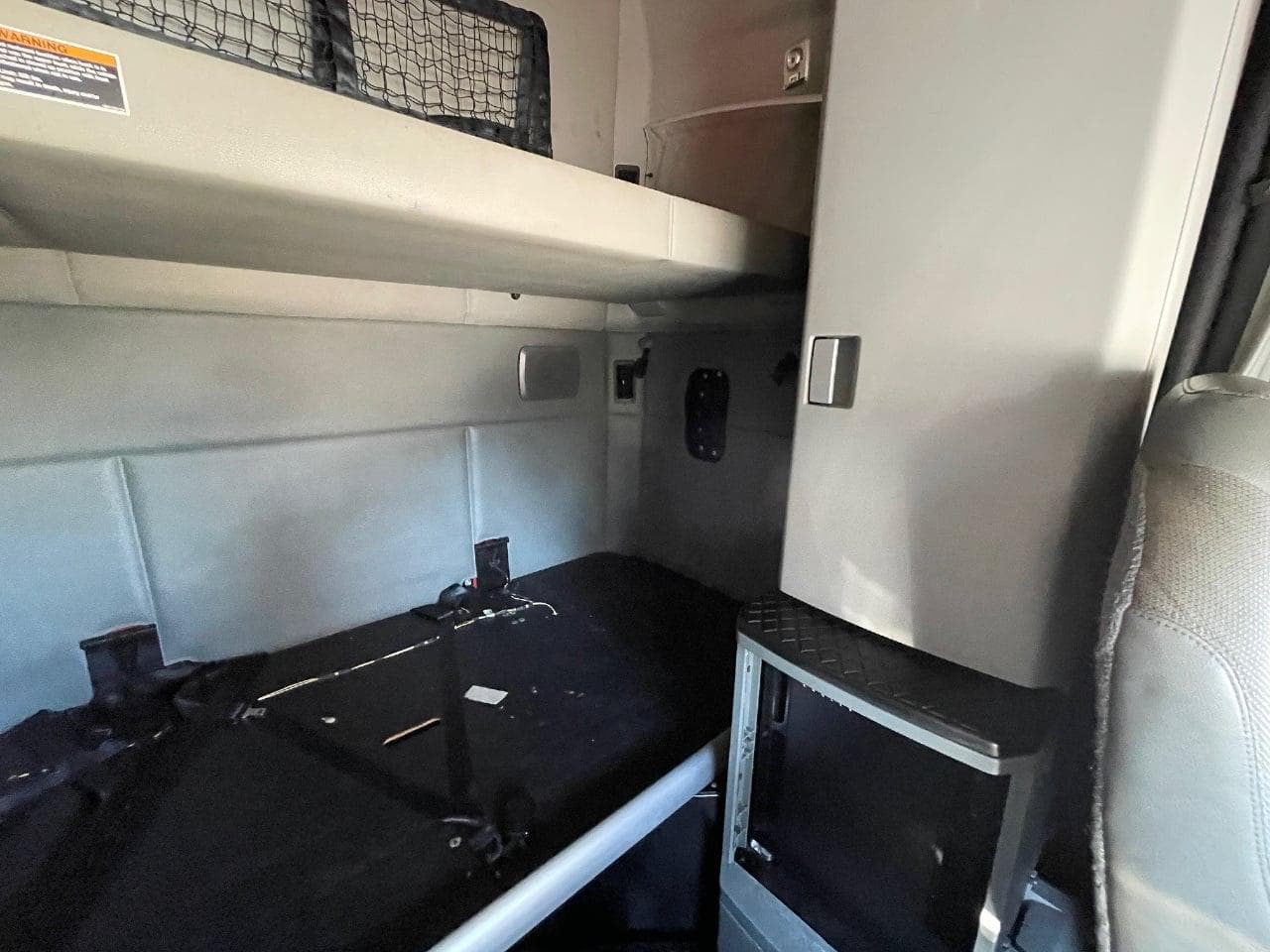 2018 Kenworth T680 image 27