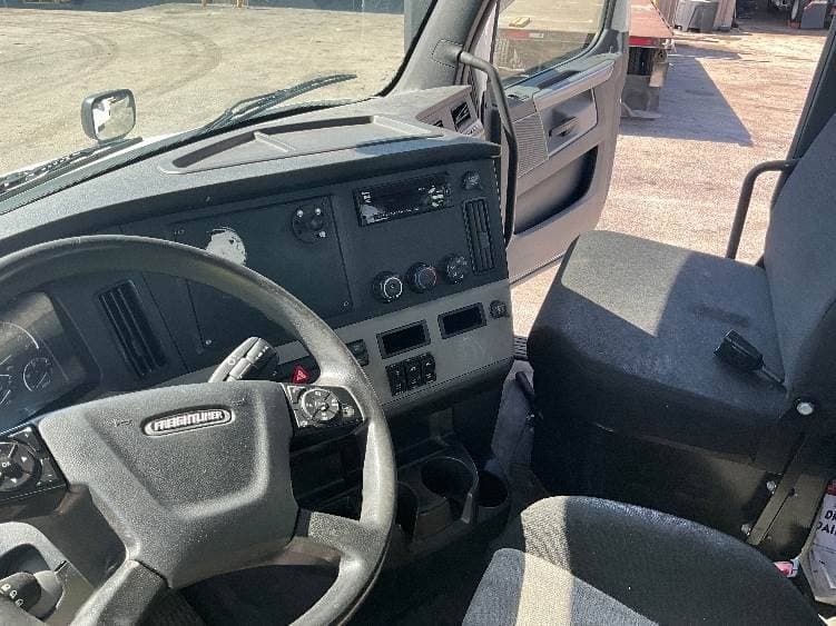 2018 Freightliner Cascadia image 9