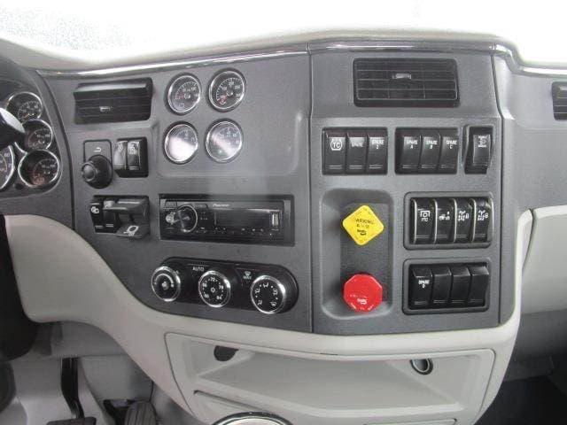 2020 Peterbilt 567 image 8