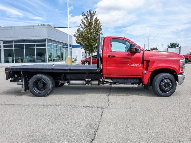 2024 Chevrolet Silverado 4500HD Work Truck image 2