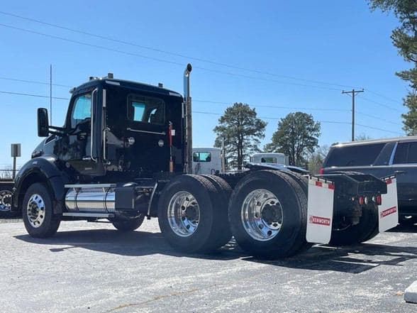 2026 Kenworth T880 image 16