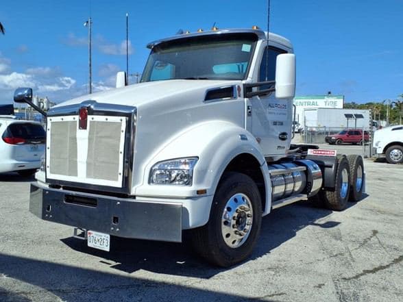 2025 Kenworth T880 image 3