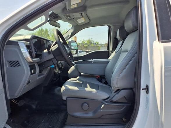 2025 Ford F600 image 13