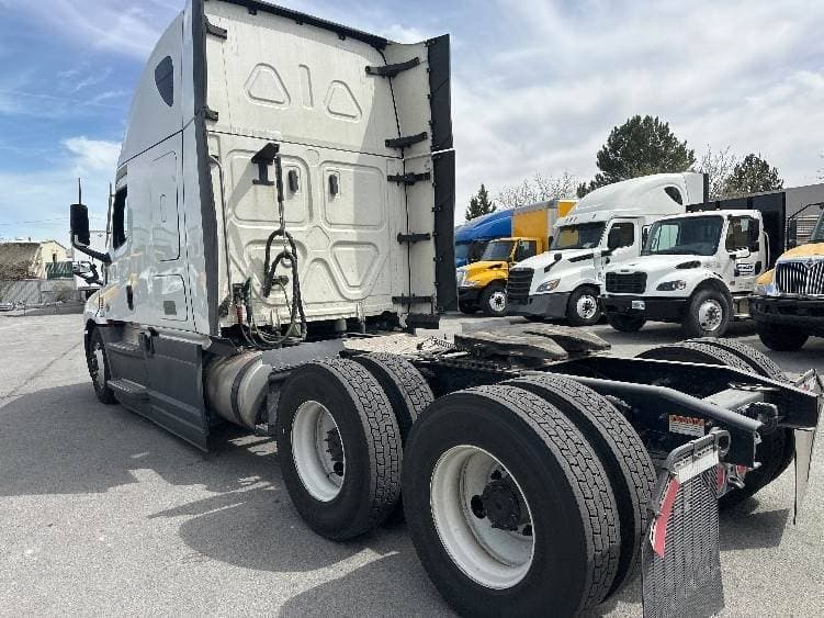 2023 Freightliner Cascadia 126 image 3