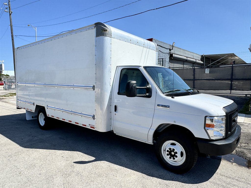2022 Ford Commercial Vans image 17