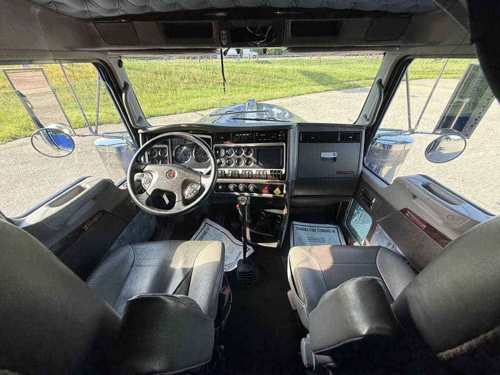Used 2023 KENWORTH W900L image 22