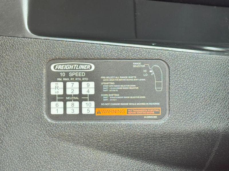 2023 Freightliner Cascadia image 15