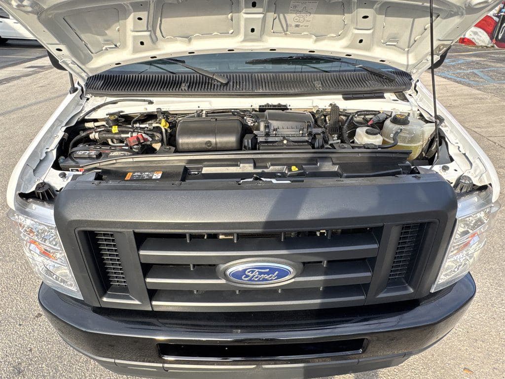 2023 Ford E350 Cutaway image 40