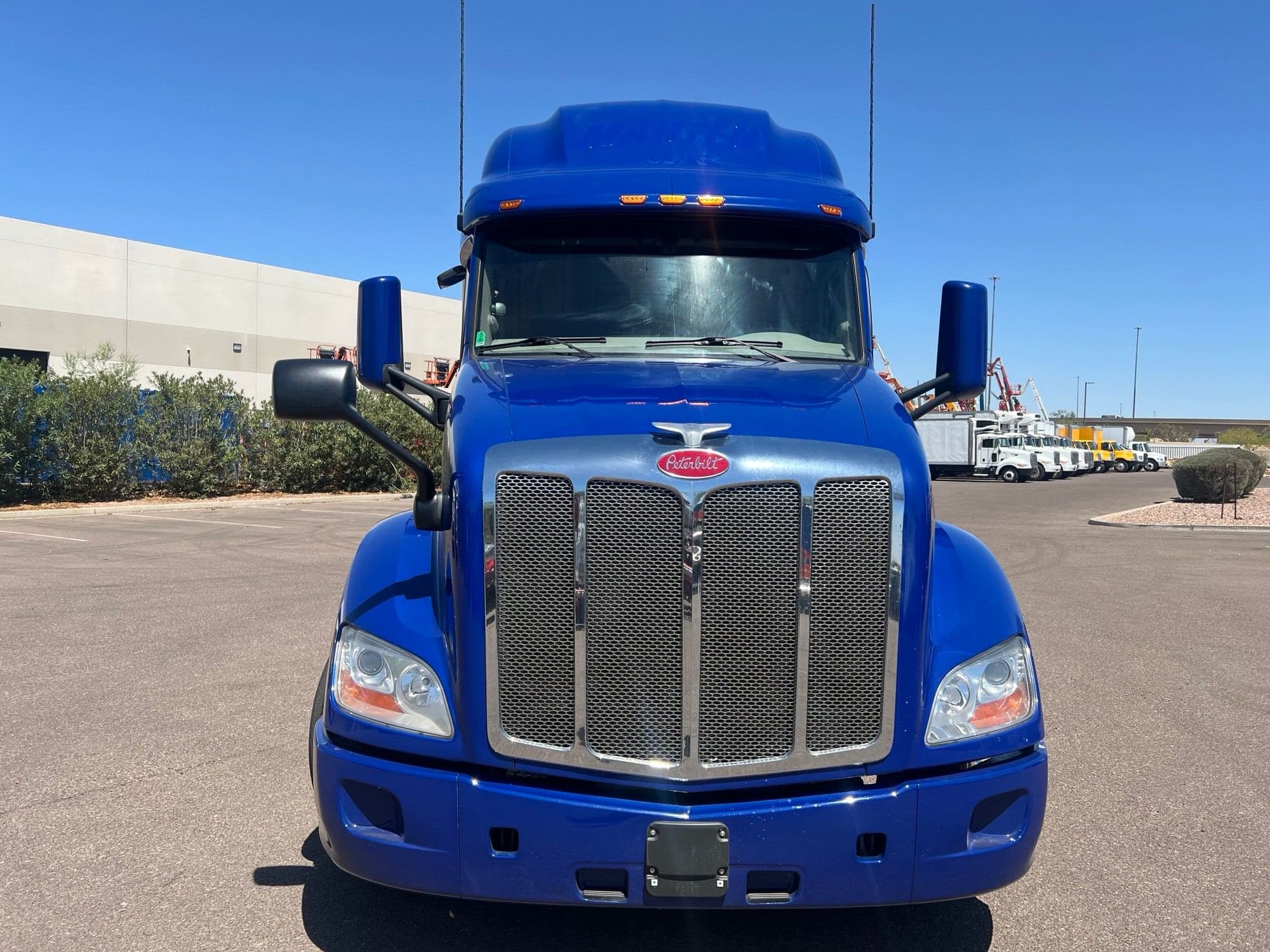 2022 Peterbilt 579 image 2