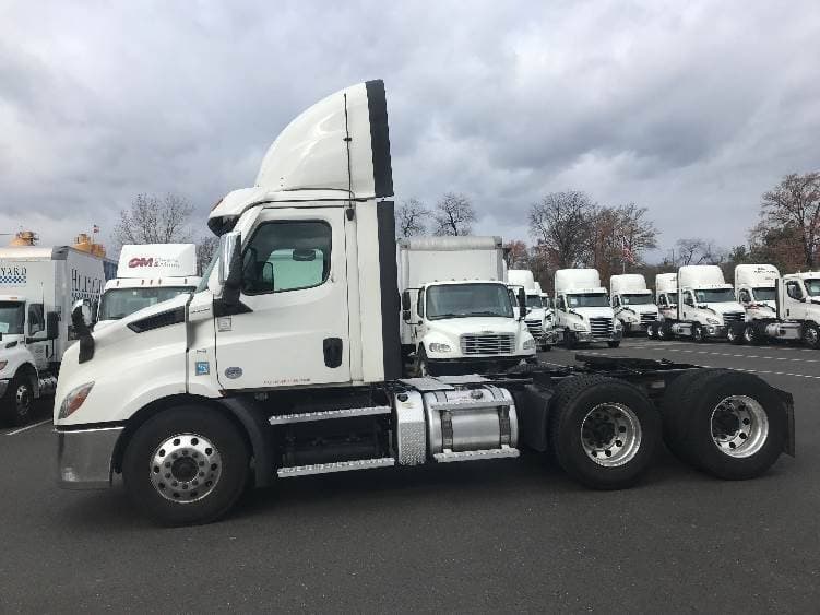 2021 Freightliner Cascadia image 11