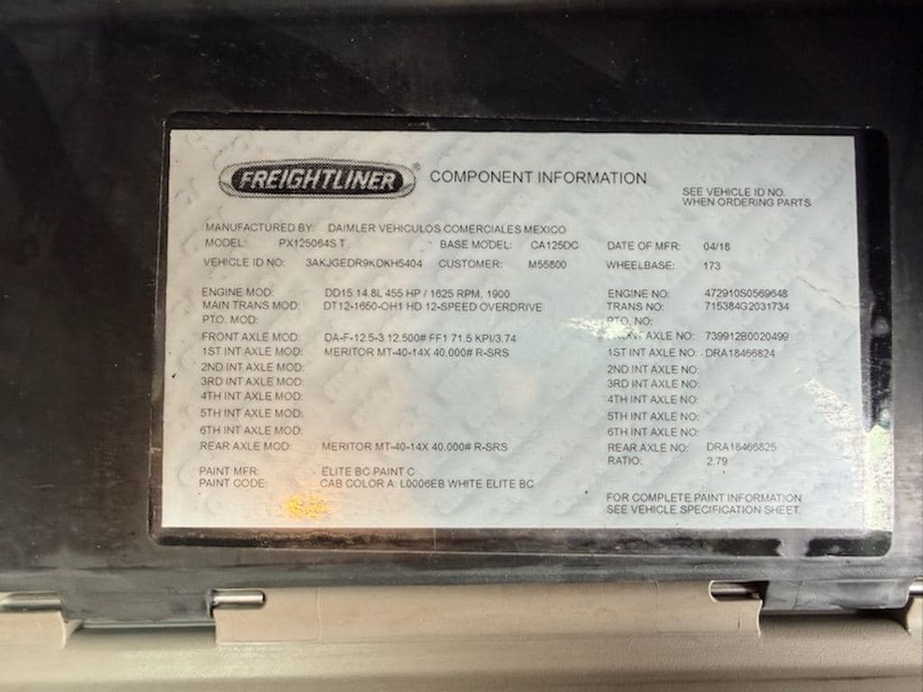 Used 2019 FREIGHTLINER CA12564DC image 33