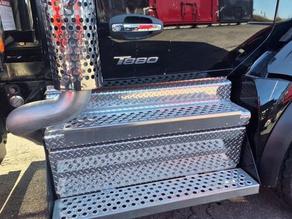 2025 Kenworth T880 image 4