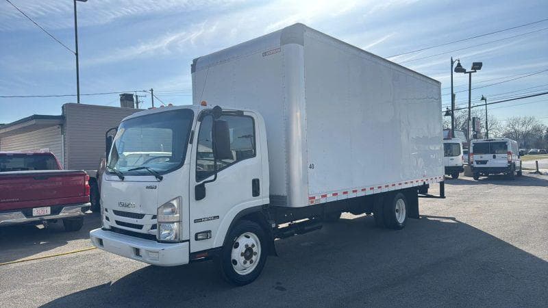 2019 Isuzu NPR image 3