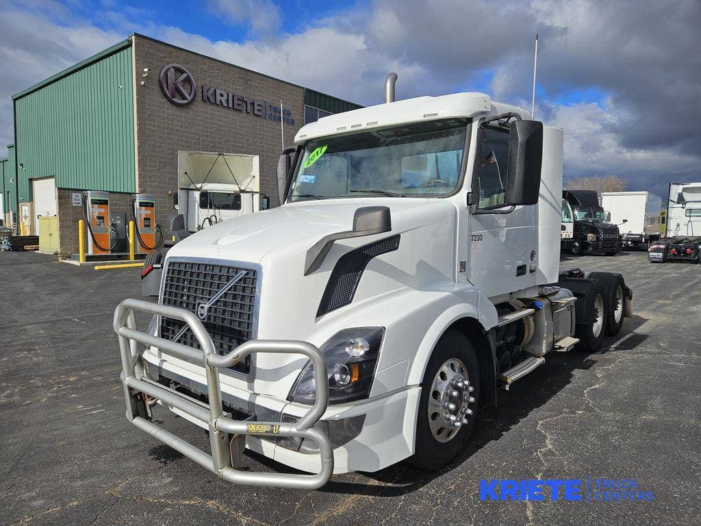 2017 Volvo VNL image 1