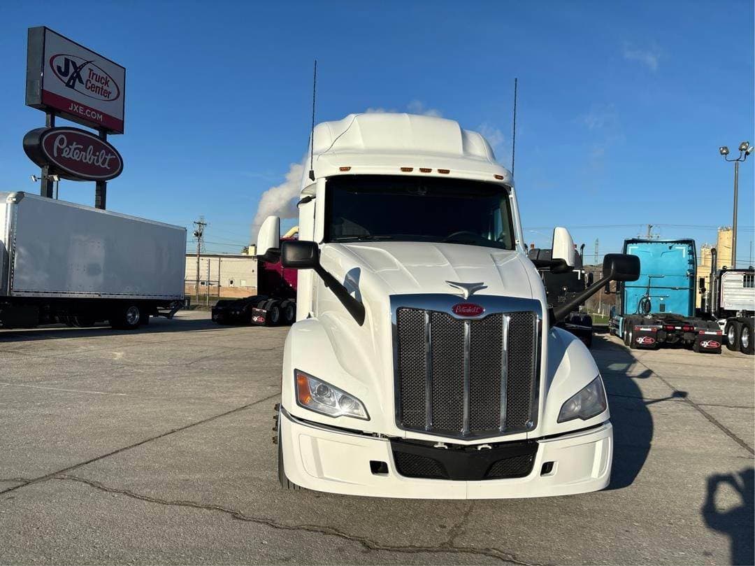 2024 Peterbilt 579 image 2