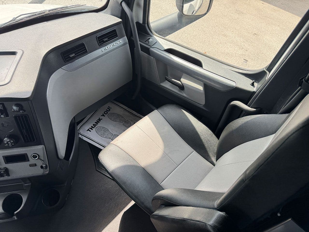 2022 Freightliner Cascadia 126 image 18