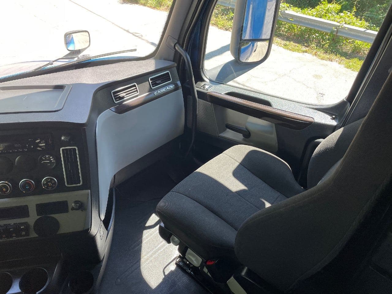 2020 Freightliner Cascadia 126 image 25