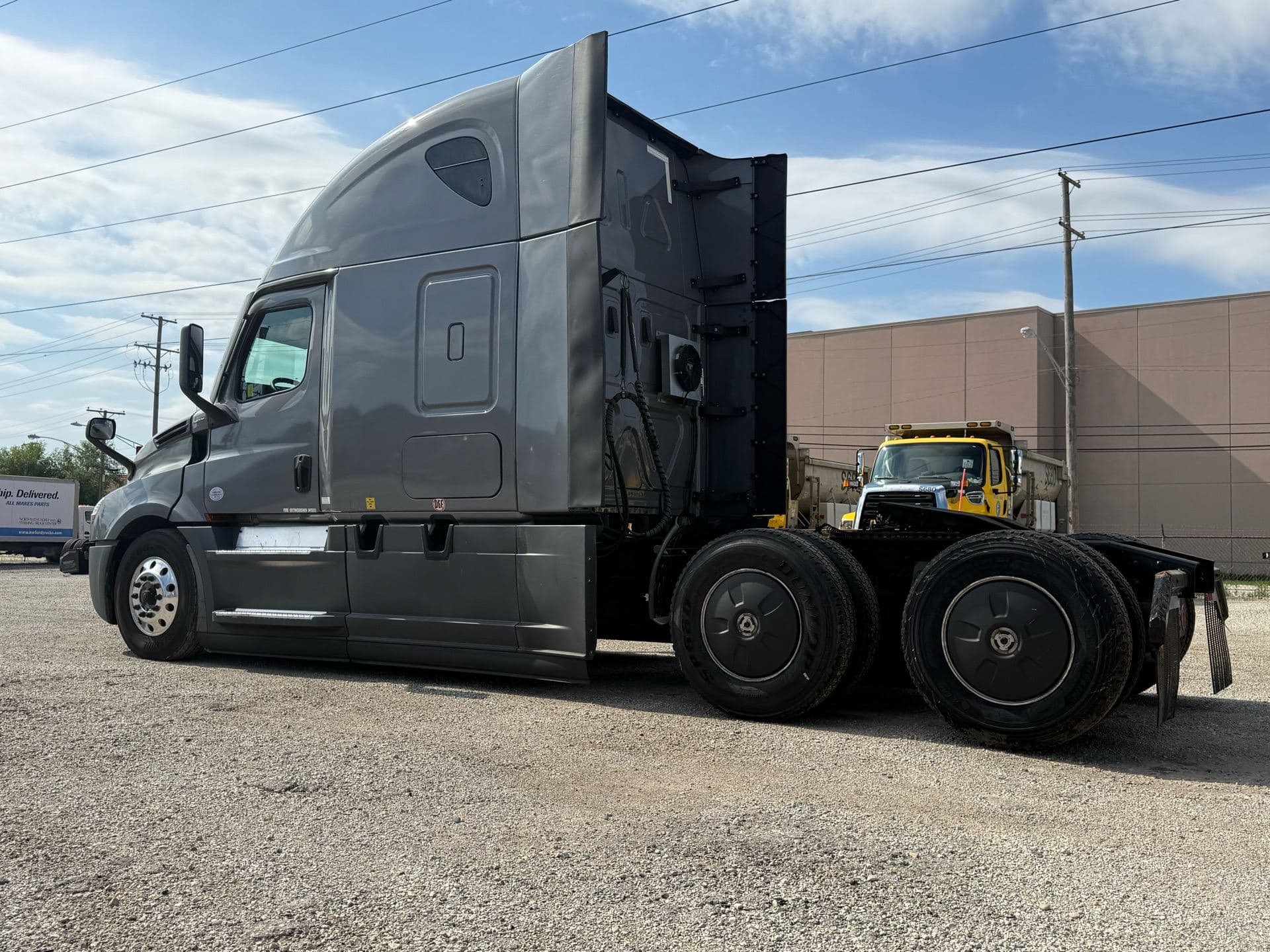 2022 Freightliner - 446k - 10k Engine! image 5