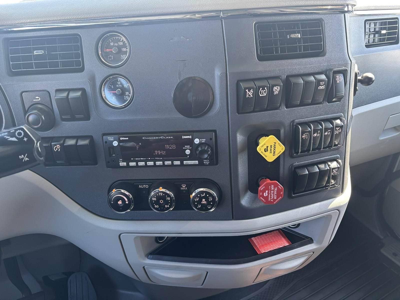 2021 Peterbilt 579 image 9