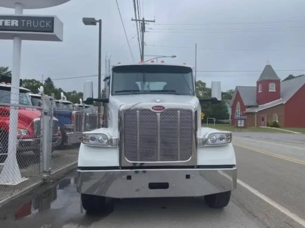 2023 Peterbilt 567 image 6