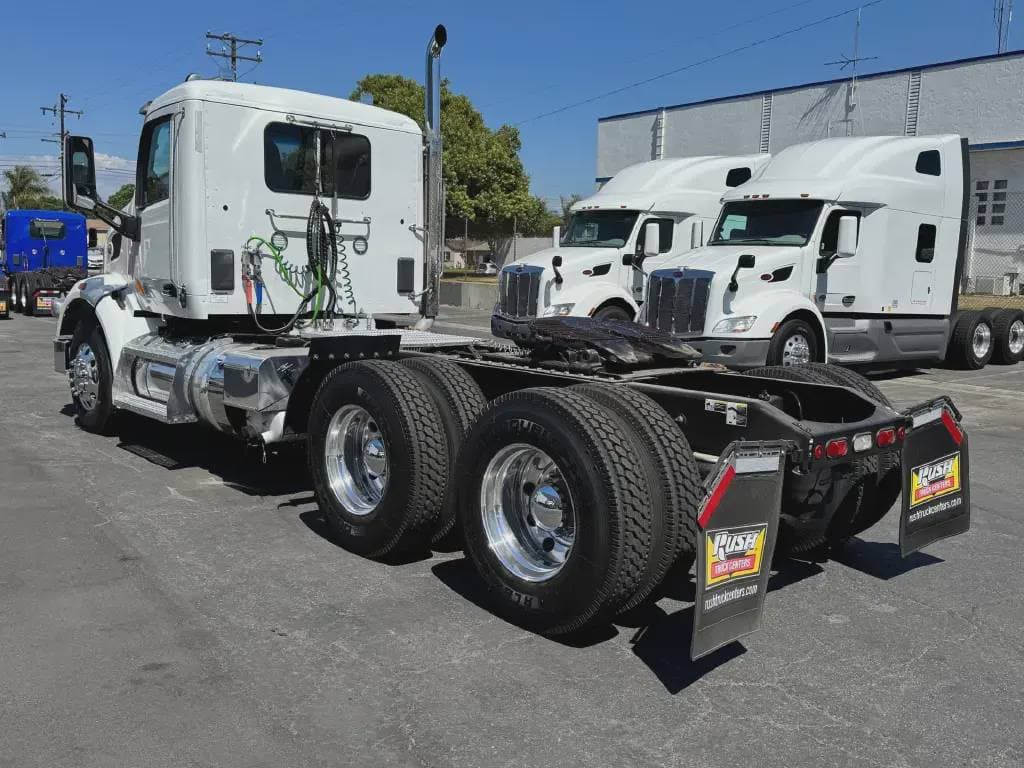2022 Peterbilt 567 image 5