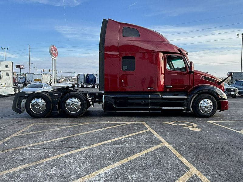 2023 Peterbilt 579 image 6