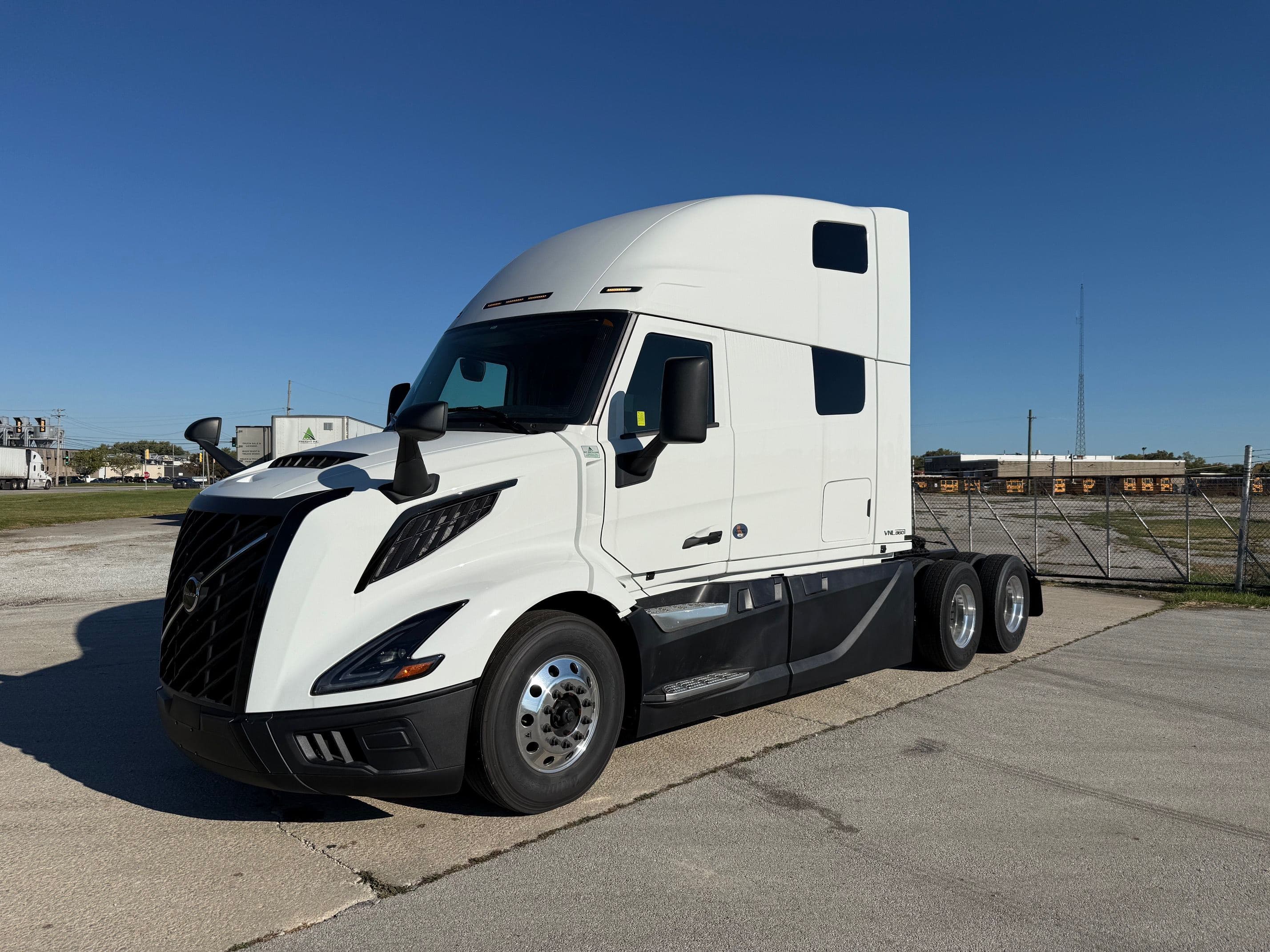 2026 Volvo VNL860 image 1