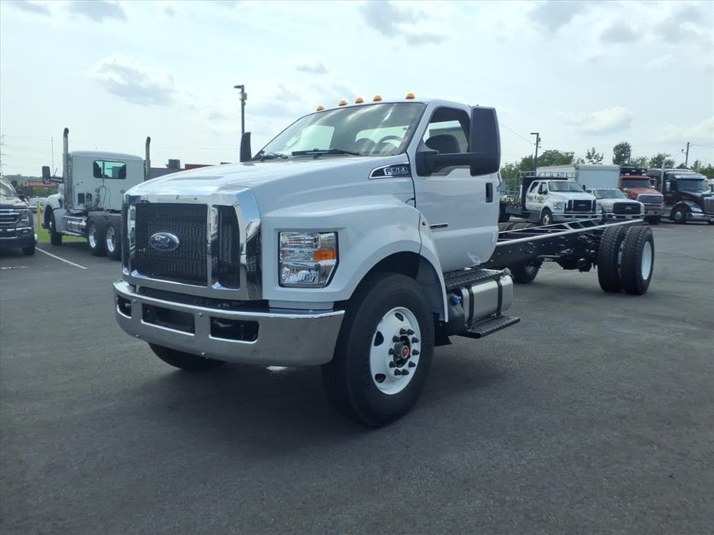 2027 Ford F750 SD image 2
