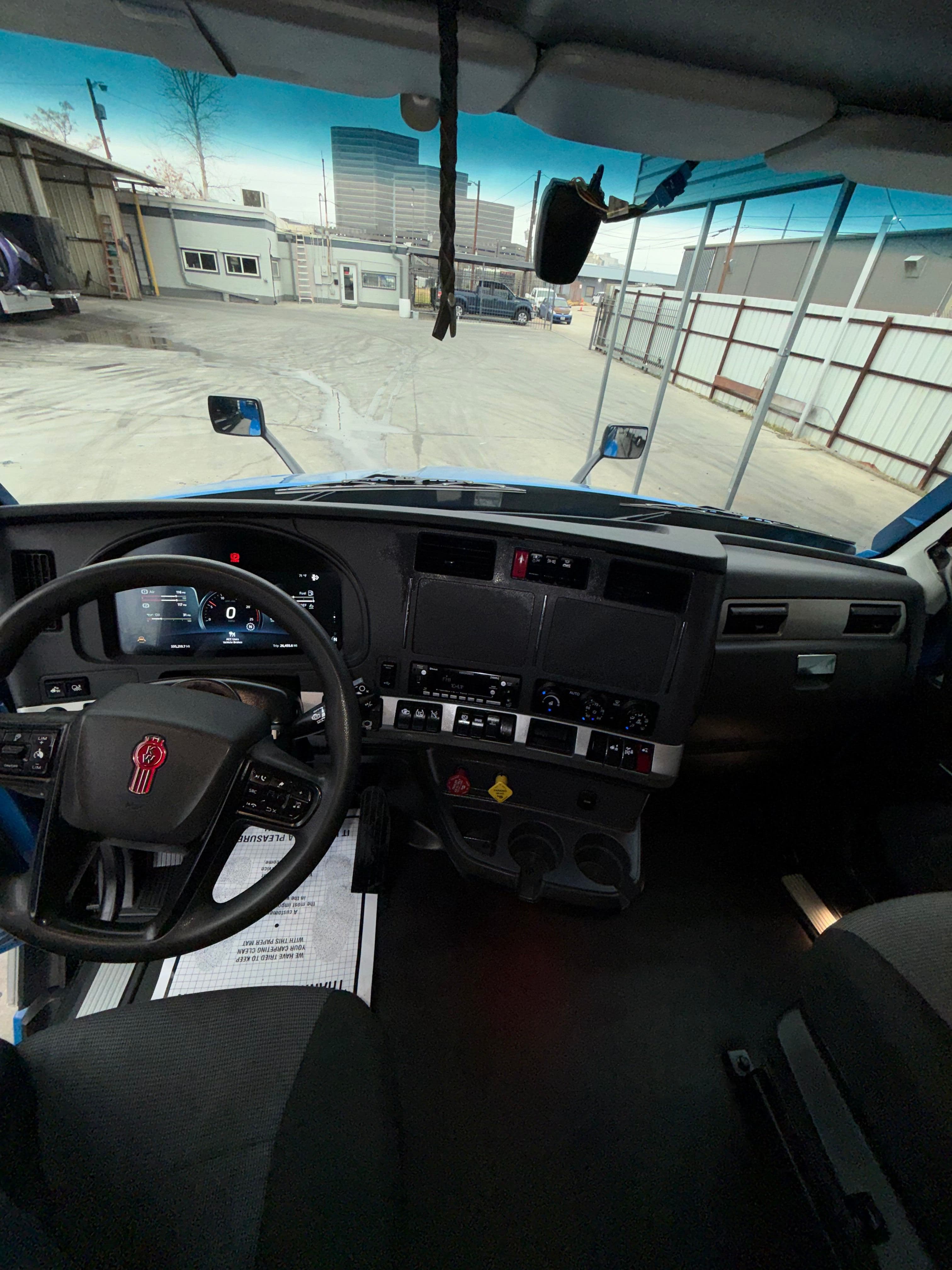 2023 Kenworth T680 image 4