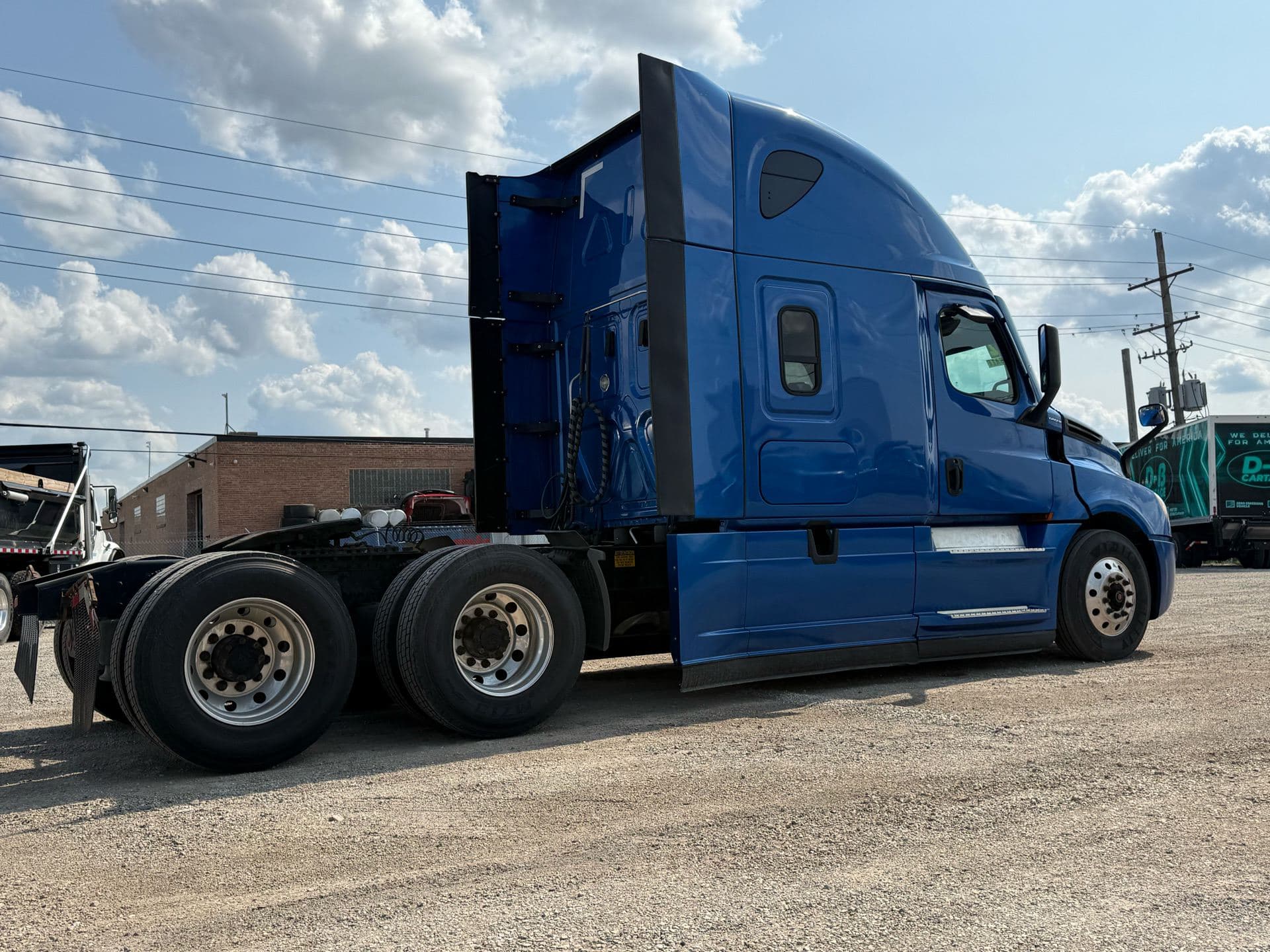 2022 Freightliner - 448k - 14k Hours - 455 HP - Swift Fleet! image 9