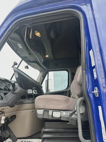 2018 Freightliner Cascadia image 17
