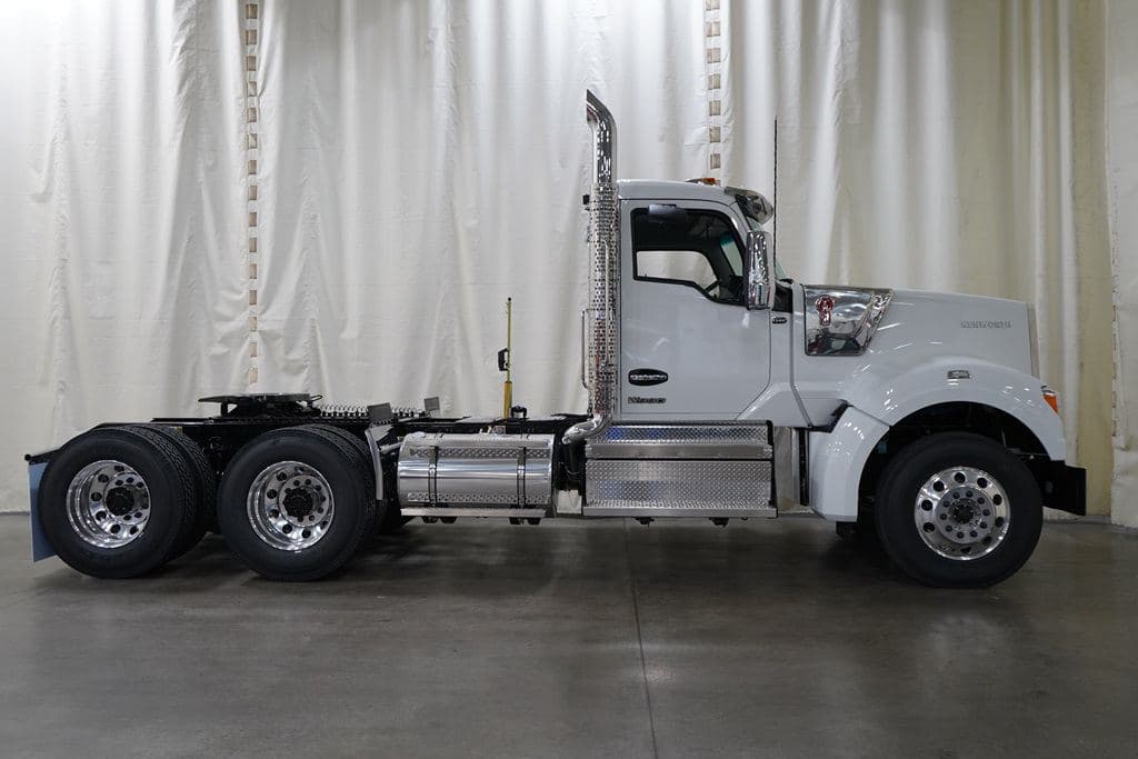 New 2027 KENWORTH W990 image 2