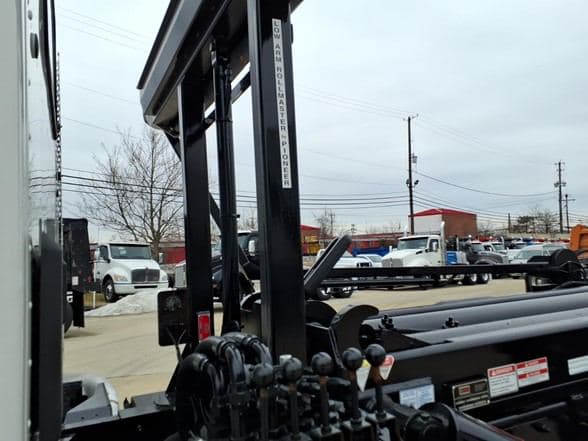 2025 Kenworth T880 image 13