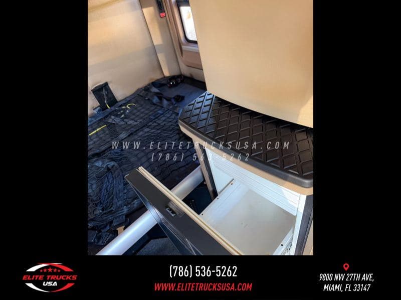 2019 Kenworth T600 image 24