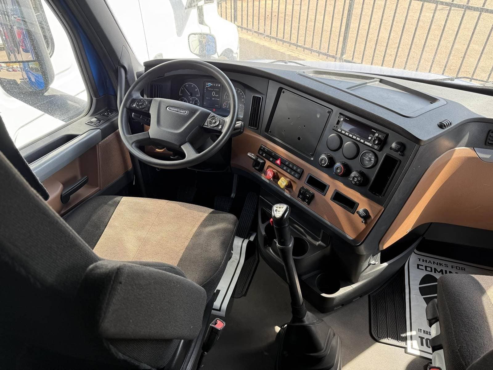 2022 Freightliner Cascadia image 4