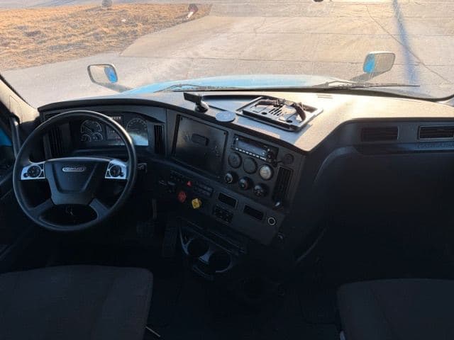 2024 Freightliner Cascadia image 5