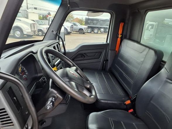 2024 Kenworth T280 image 8