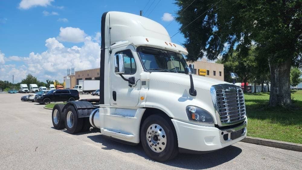 2018 Freightliner Cascadia image 2