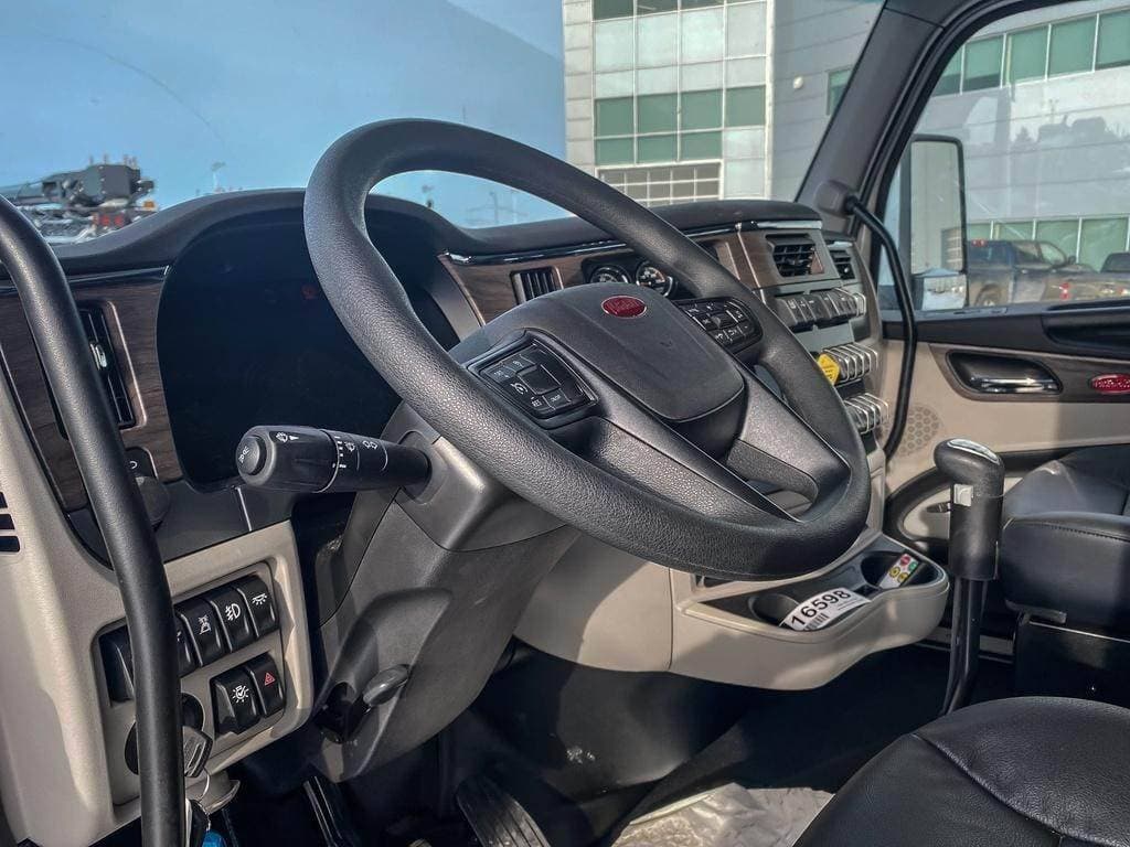 2024 Peterbilt 567 image 6