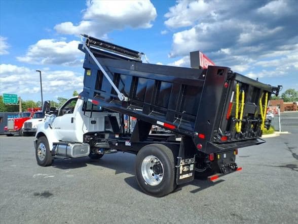 2026 Ford F750 SD image 4
