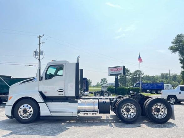 2025 Kenworth T680 image 11
