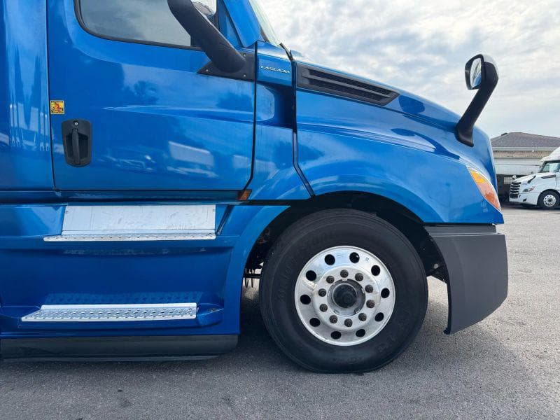 2021 Freightliner Cascadia image 16