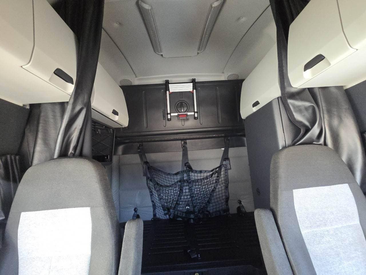 2021 Freightliner Cascadia 126 Sleeper Semi Truck - 72" Condo, Detroit 400HP, Automatic image 16