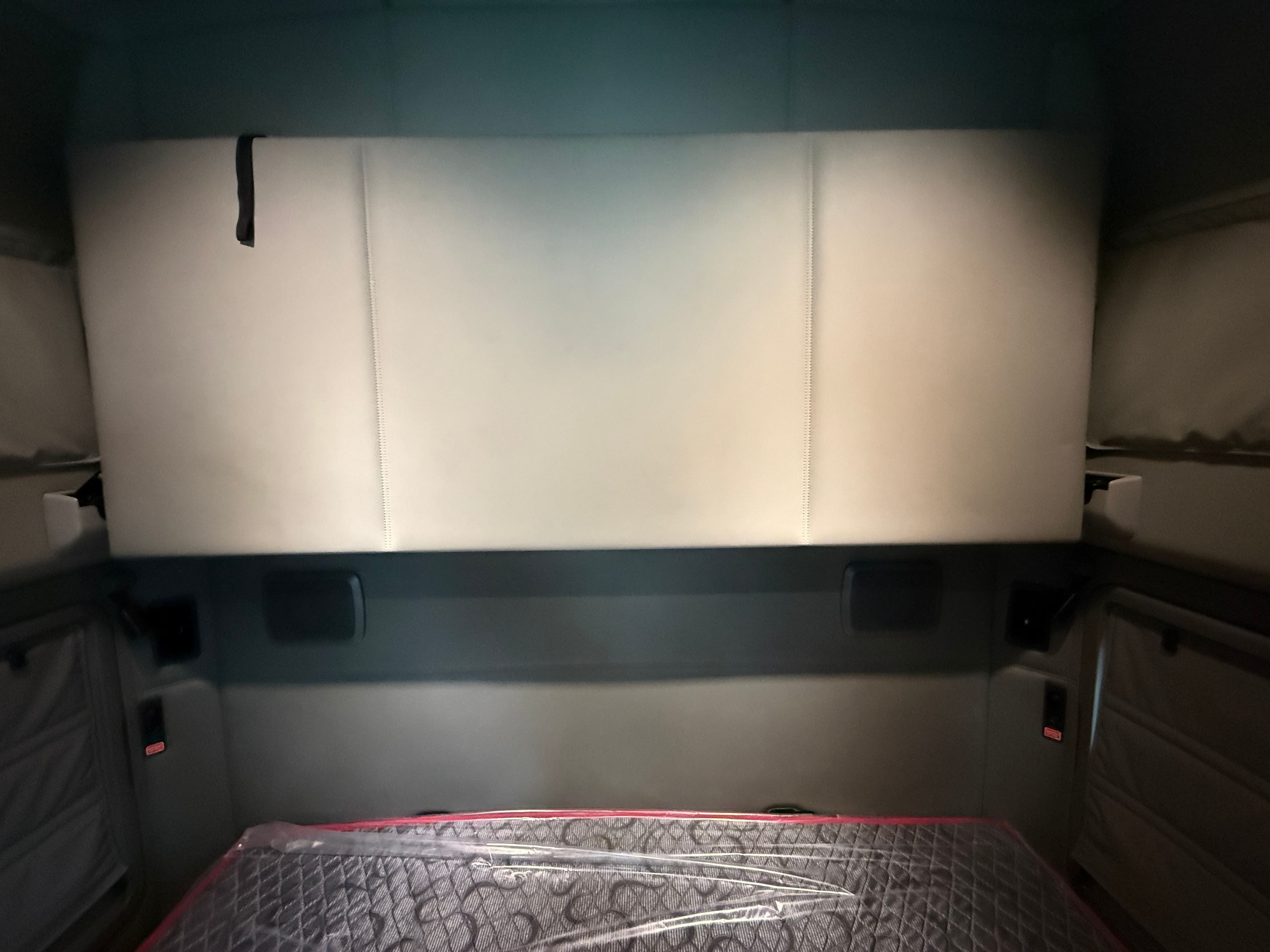 2021 Kenworth T680 image 26