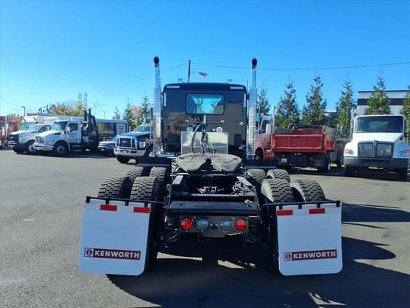 2026 Kenworth T880 image 3