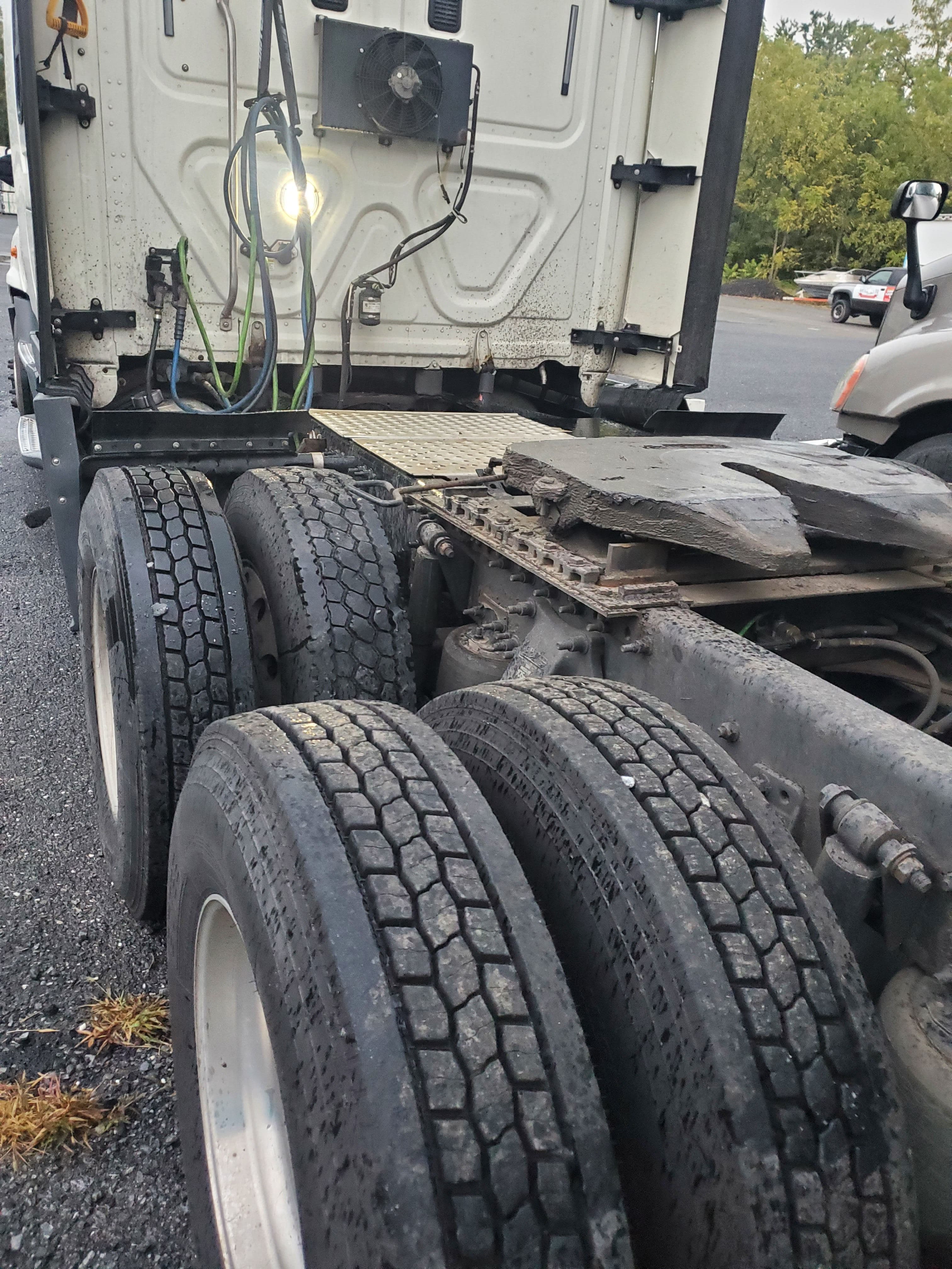 2016 Freightliner Cascadia image 15