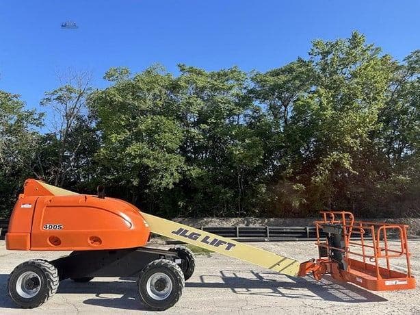 2016 JLG 400S image 1